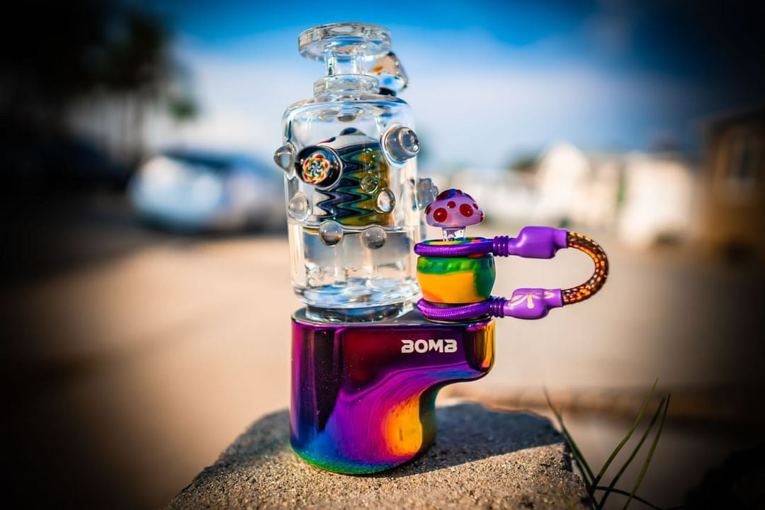 Light-Up-Your-Session-with-Rainbow BOMB BOMBERIG