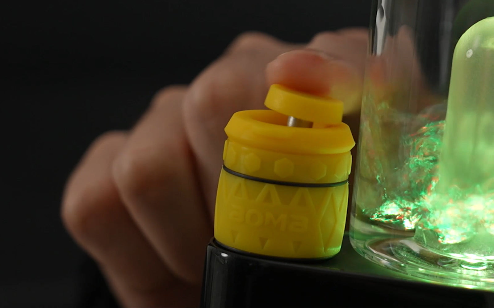 Electric-Dab-Rigs-vs-Traditional-Dab-Rigs-Which-is-more-worth-buying BOMB BOMBERIG